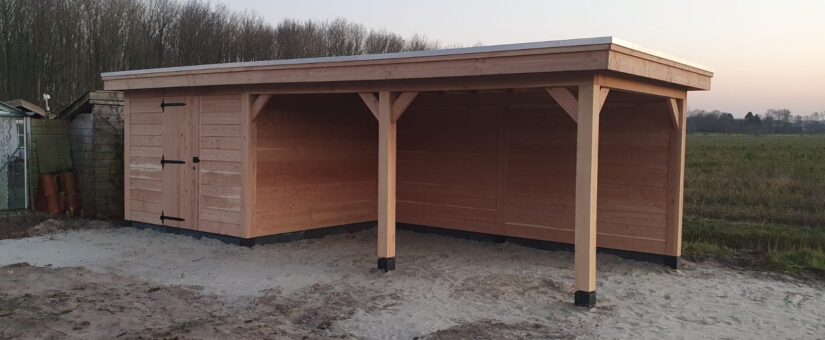 Schuur met overkapping SO041